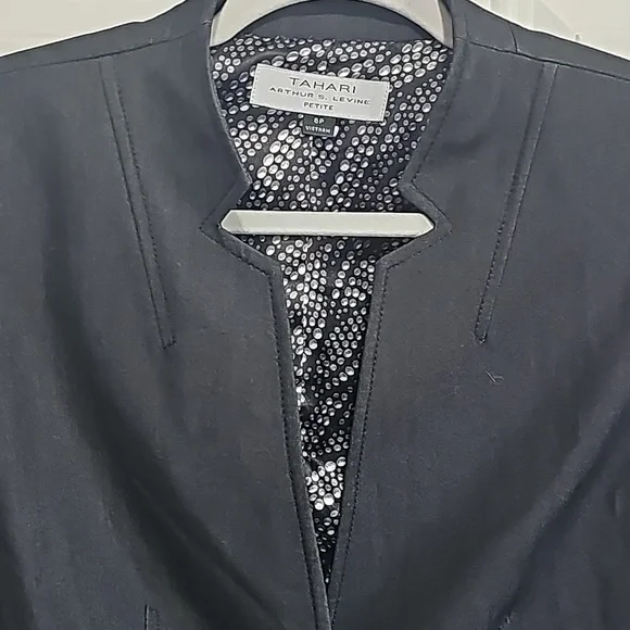 NWOT SUIT COAT CHARCOAL GRAYWITH A SILKY DESIGN INSIDE - Picture 4 of 7